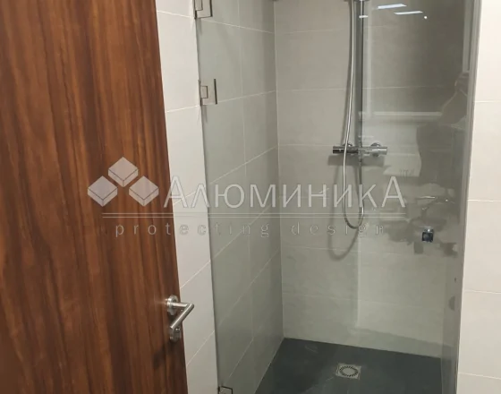 Душова перегородка
